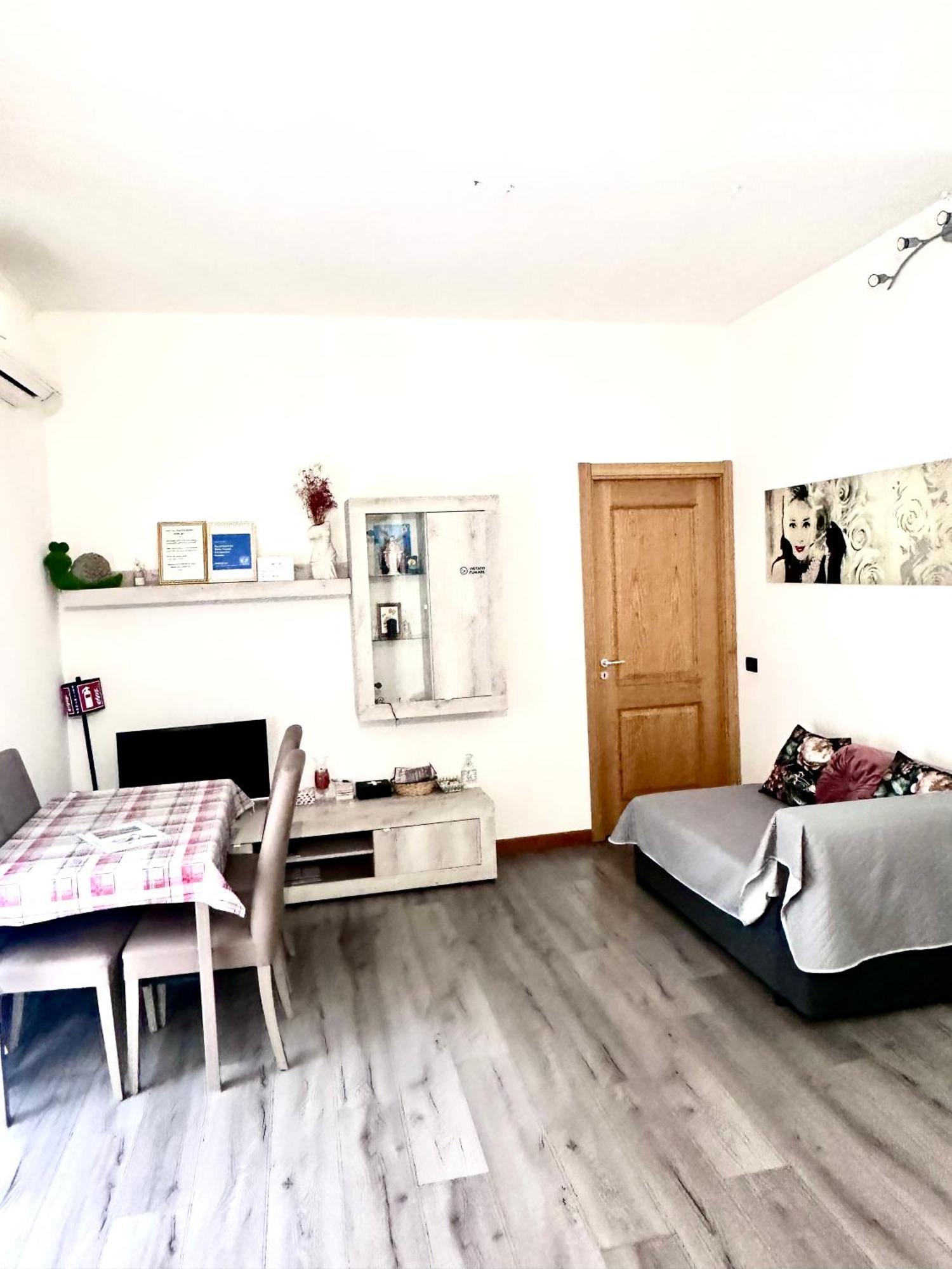 Appartamento Santa Teresa, Fiera/Centro เวโรนา ภายนอก รูปภาพ